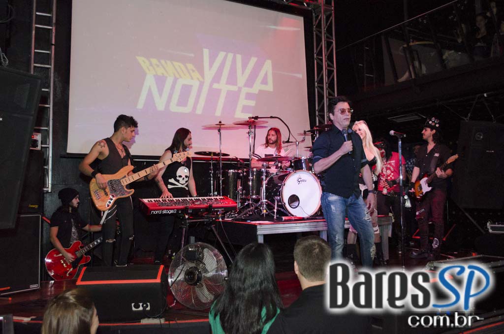 Na Mata Café apresentou show ao vivo da Banda Viva Noite com participação de Nahim Na Mata Café apresentou show ao vivo da Banda Viva Noite com participação de Nahim