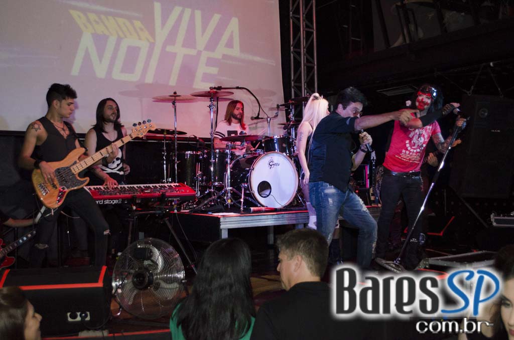 Na Mata Café apresentou show ao vivo da Banda Viva Noite com participação de Nahim Na Mata Café apresentou show ao vivo da Banda Viva Noite com participação de Nahim