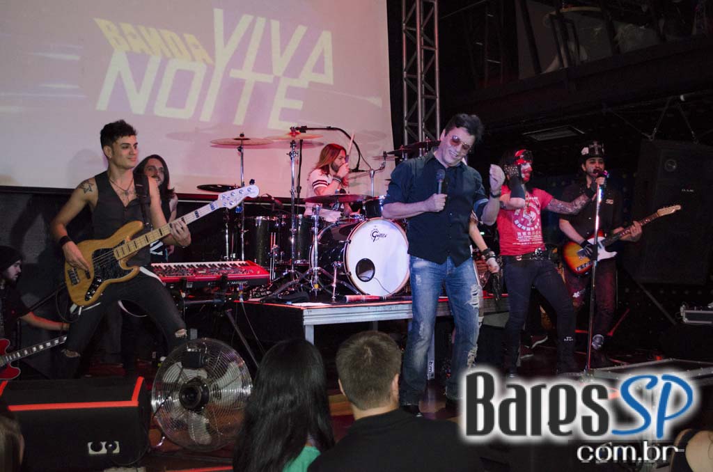 Na Mata Café apresentou show ao vivo da Banda Viva Noite com participação de Nahim Na Mata Café apresentou show ao vivo da Banda Viva Noite com participação de Nahim