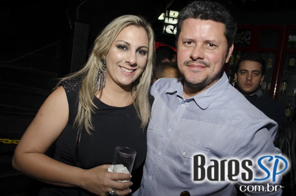 Na Mata Café apresentou show ao vivo da Banda Viva Noite com participação de Nahim Na Mata Café apresentou show ao vivo da Banda Viva Noite com participação de Nahim