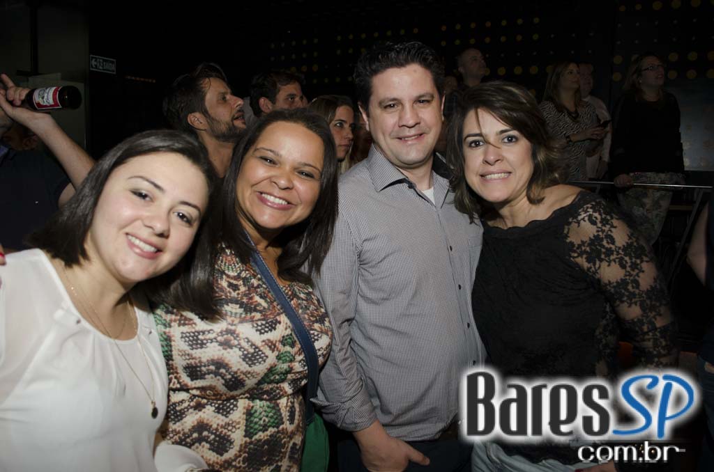 Na Mata Café apresentou show ao vivo da Banda Viva Noite com participação de Nahim Na Mata Café apresentou show ao vivo da Banda Viva Noite com participação de Nahim