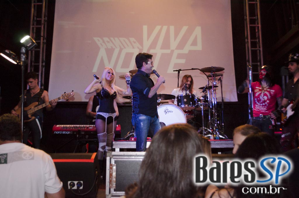 Na Mata Café apresentou show ao vivo da Banda Viva Noite com participação de Nahim Na Mata Café apresentou show ao vivo da Banda Viva Noite com participação de Nahim