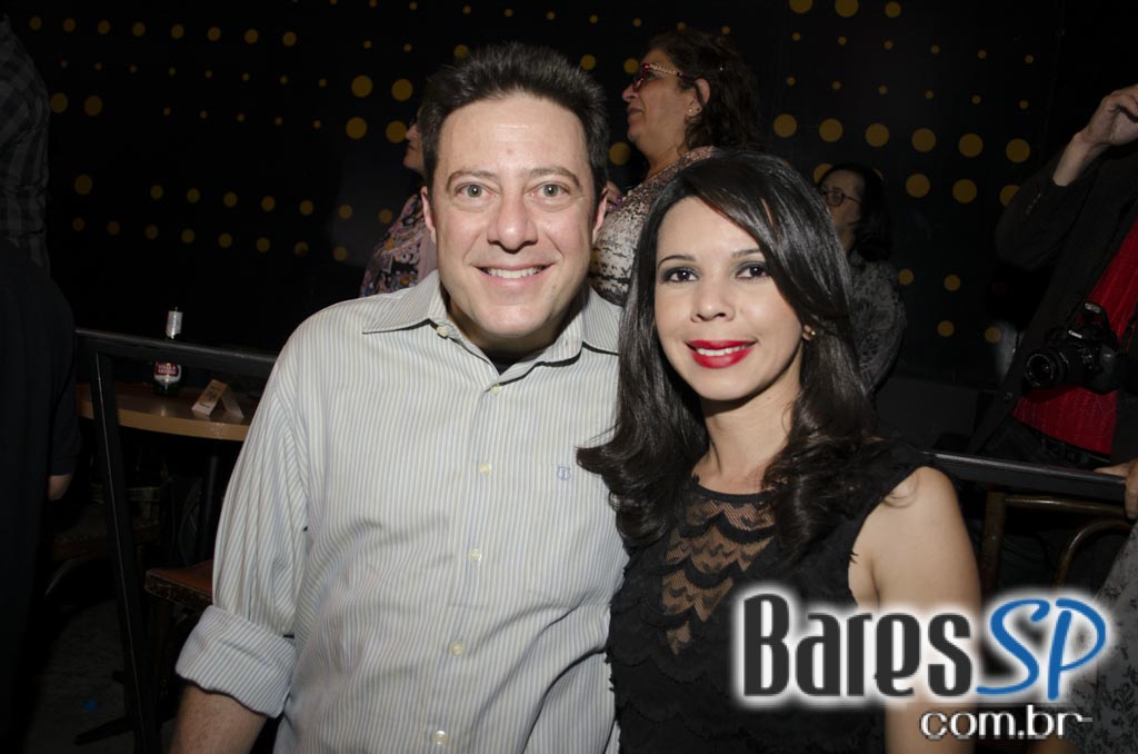 Na Mata Café apresentou show ao vivo da Banda Viva Noite com participação de Nahim Na Mata Café apresentou show ao vivo da Banda Viva Noite com participação de Nahim