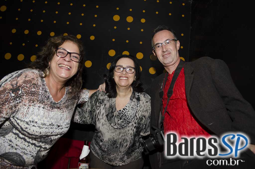 Na Mata Café apresentou show ao vivo da Banda Viva Noite com participação de Nahim Na Mata Café apresentou show ao vivo da Banda Viva Noite com participação de Nahim