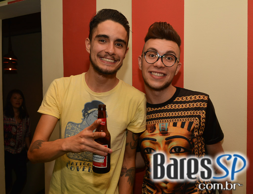 Tex- Redneck Bar realizou a Yolo Rock Night com muitas atrações e música Tex- Redneck Bar realizou a Yolo Rock Night com muitas atrações e música