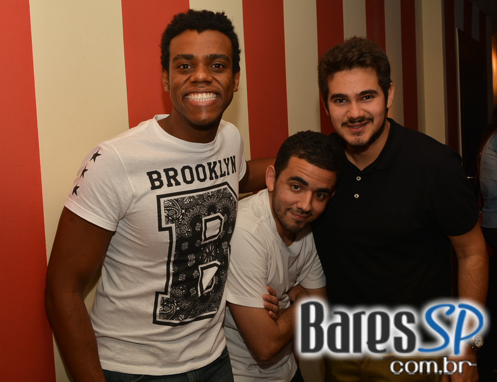 Tex- Redneck Bar realizou a Yolo Rock Night com muitas atrações e música Tex- Redneck Bar realizou a Yolo Rock Night com muitas atrações e música