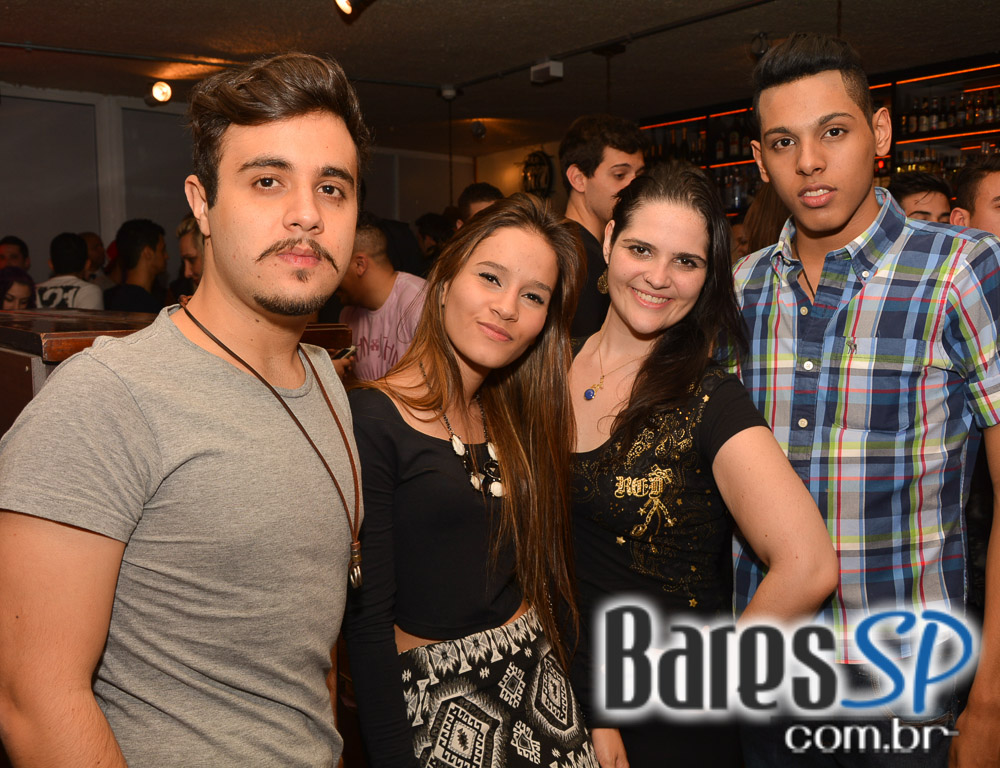 Tex- Redneck Bar realizou a Yolo Rock Night com muitas atrações e música Tex- Redneck Bar realizou a Yolo Rock Night com muitas atrações e música