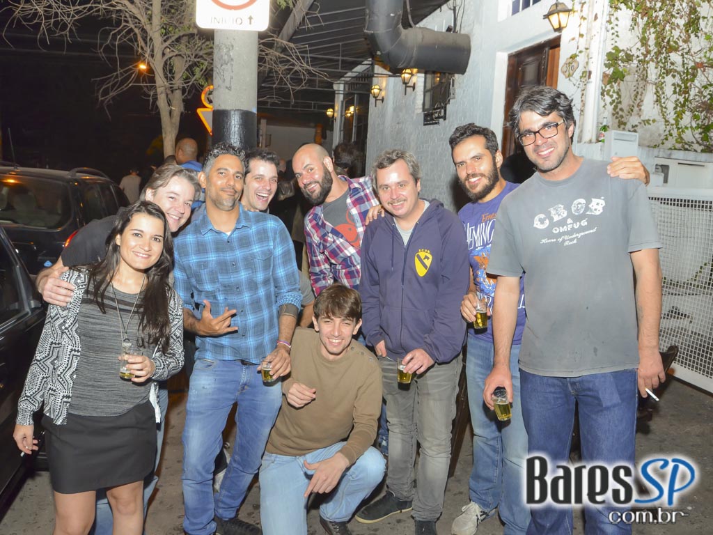 Quitandinha Bar recebeu os agitos de DJs convidados para animar a noite Quitandinha Bar recebeu os agitos de DJs convidados para animar a noite