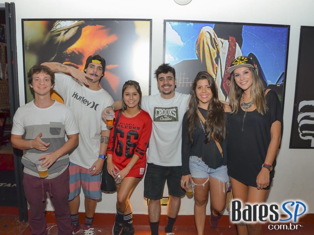 Quitandinha Bar recebeu os agitos de DJs convidados para animar a noite Quitandinha Bar recebeu os agitos de DJs convidados para animar a noite