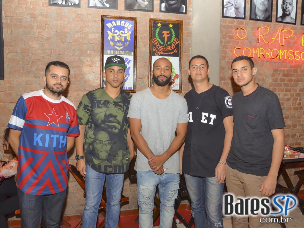 Quitandinha Bar recebeu os agitos de DJs convidados para animar a noite Quitandinha Bar recebeu os agitos de DJs convidados para animar a noite