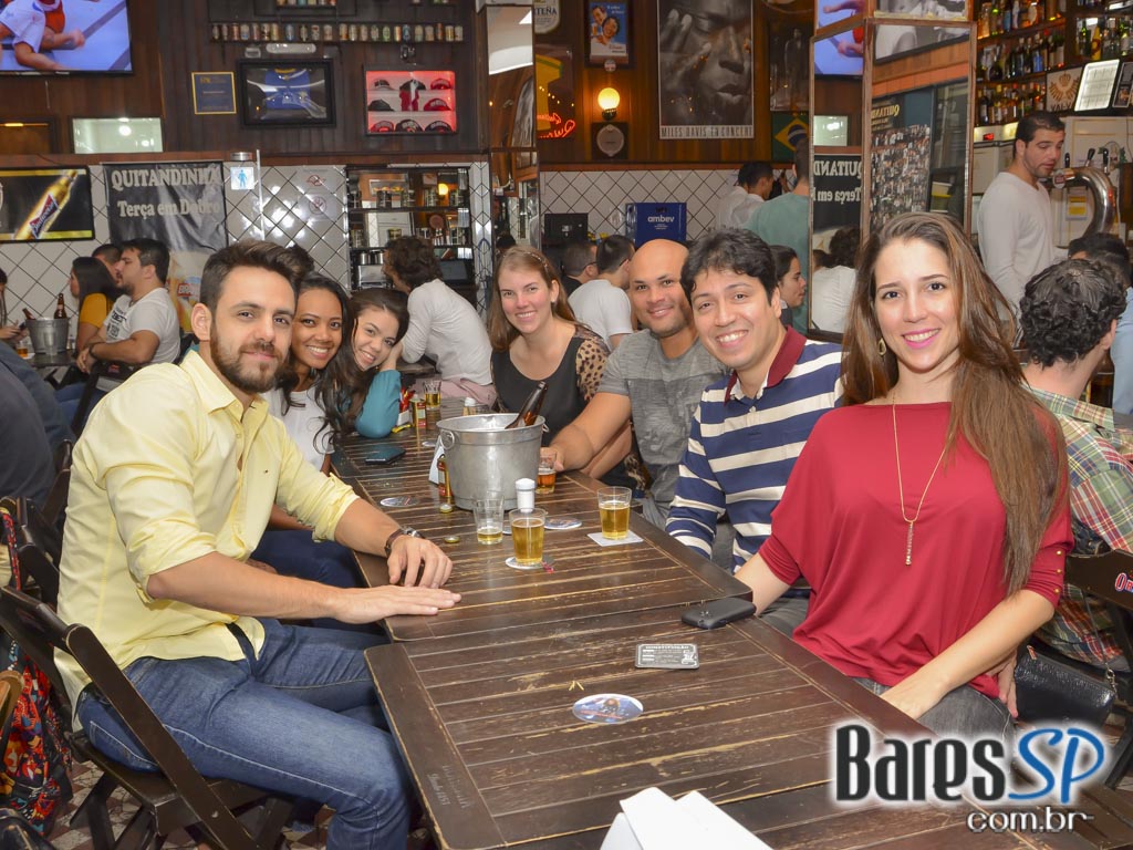 Quitandinha Bar recebeu os agitos de DJs convidados para animar a noite Quitandinha Bar recebeu os agitos de DJs convidados para animar a noite