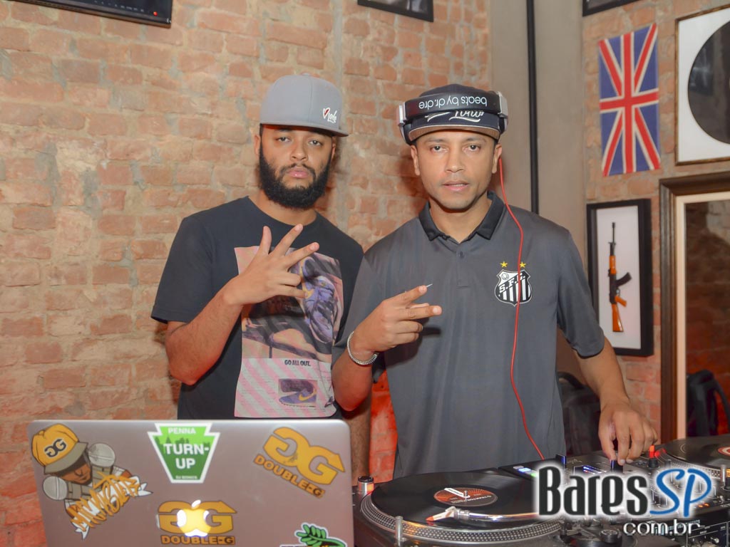 Quitandinha Bar recebeu os agitos de DJs convidados para animar a noite Quitandinha Bar recebeu os agitos de DJs convidados para animar a noite