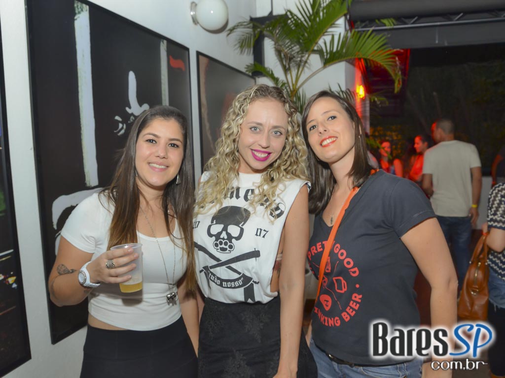 Quitandinha Bar recebeu os agitos de DJs convidados para animar a noite Quitandinha Bar recebeu os agitos de DJs convidados para animar a noite