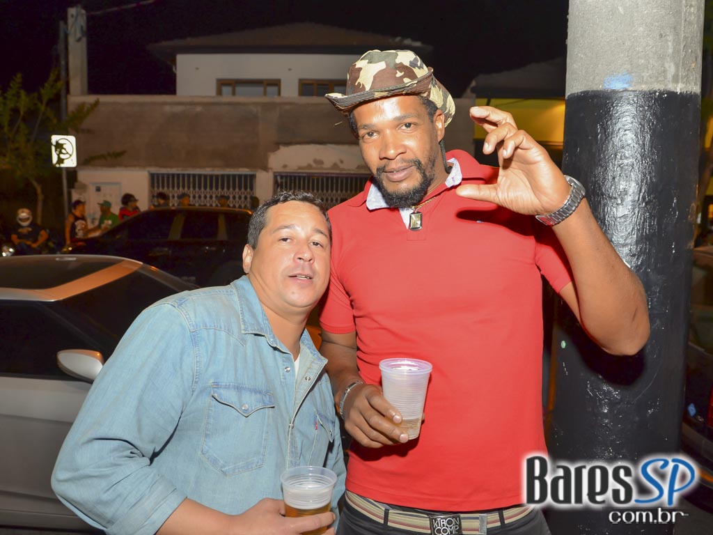 Quitandinha Bar recebeu os agitos de DJs convidados para animar a noite Quitandinha Bar recebeu os agitos de DJs convidados para animar a noite