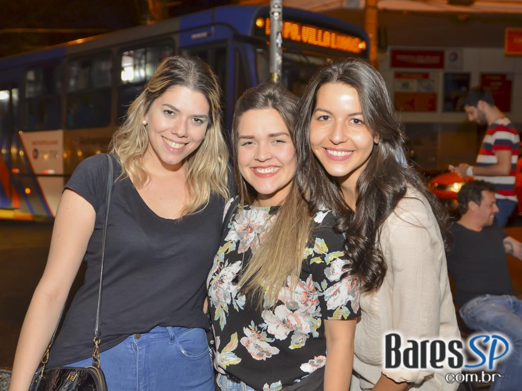 Quitandinha Bar recebeu os agitos de DJs convidados para animar a noite Quitandinha Bar recebeu os agitos de DJs convidados para animar a noite