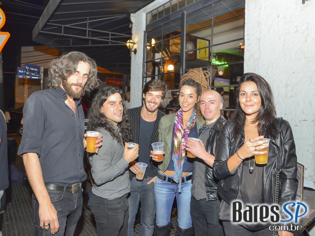 Quitandinha Bar recebeu os agitos de DJs convidados para animar a noite Quitandinha Bar recebeu os agitos de DJs convidados para animar a noite