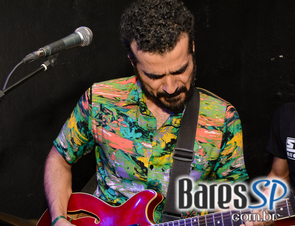 Puxadinho da Praça recebeu show das Bandas Vitoriano e Jardim das Horas Puxadinho da Praça recebeu show das Bandas Vitoriano e Jardim das Horas