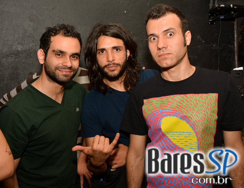 Puxadinho da Praça recebeu show das Bandas Vitoriano e Jardim das Horas Puxadinho da Praça recebeu show das Bandas Vitoriano e Jardim das Horas