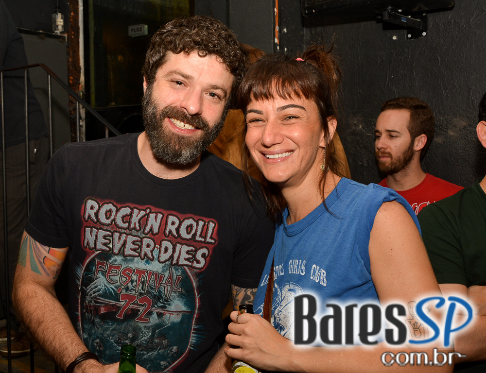 Puxadinho da Praça recebeu show das Bandas Vitoriano e Jardim das Horas Puxadinho da Praça recebeu show das Bandas Vitoriano e Jardim das Horas