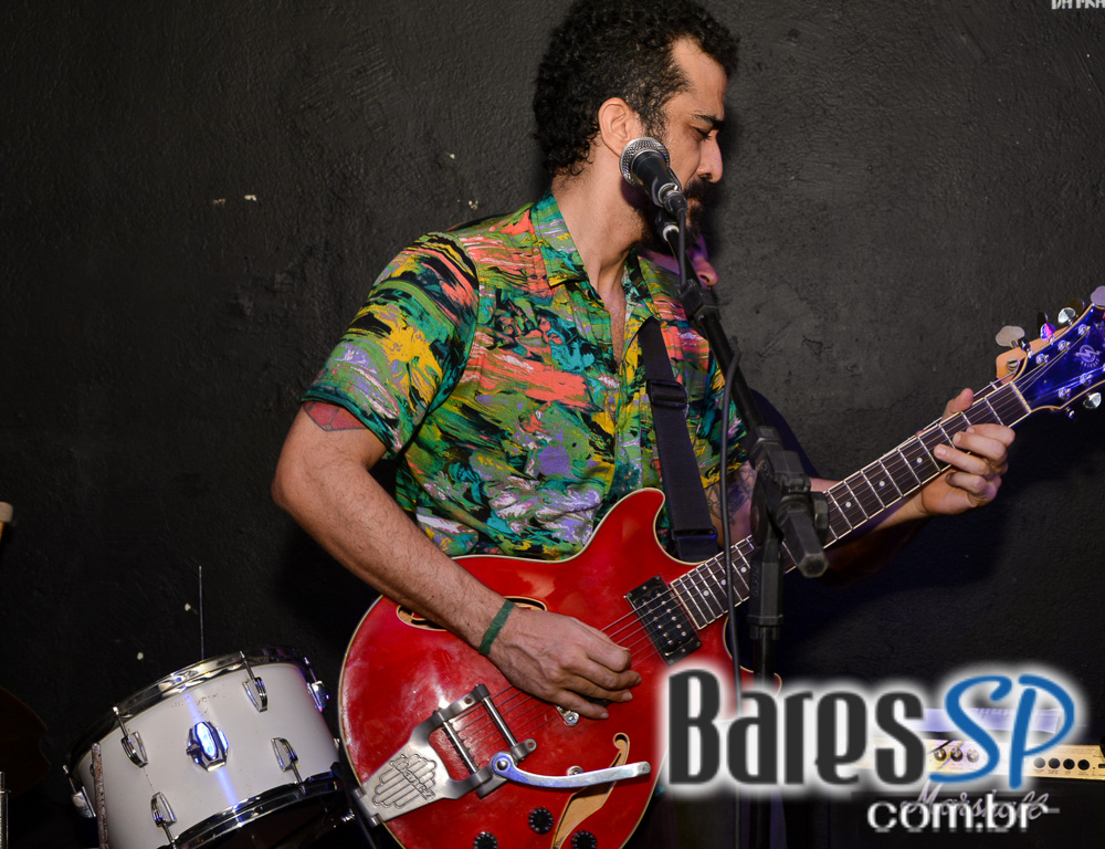 Puxadinho da Praça recebeu show das Bandas Vitoriano e Jardim das Horas Puxadinho da Praça recebeu show das Bandas Vitoriano e Jardim das Horas