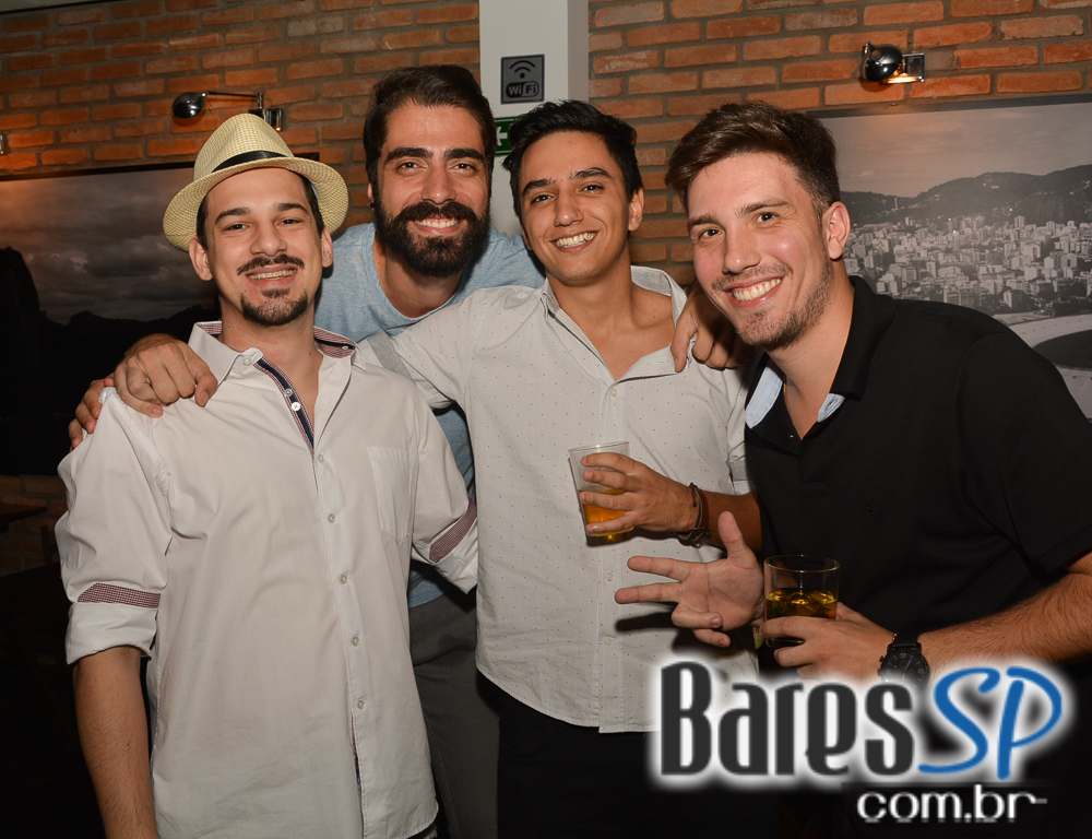 Lapa 40 Graus apresentou os sucessos do grupo Demônios da Garoa Lapa 40 Graus apresentou os sucessos do grupo Demônios da Garoa