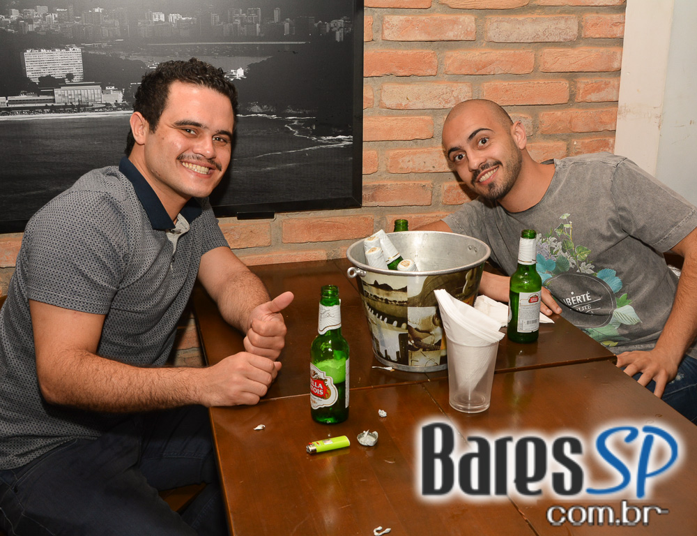 Lapa 40 Graus apresentou os sucessos do grupo Demônios da Garoa Lapa 40 Graus apresentou os sucessos do grupo Demônios da Garoa