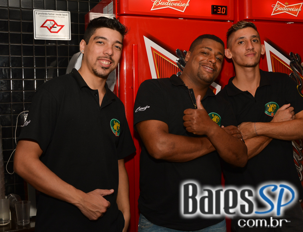 Lapa 40 Graus apresentou os sucessos do grupo Demônios da Garoa Lapa 40 Graus apresentou os sucessos do grupo Demônios da Garoa