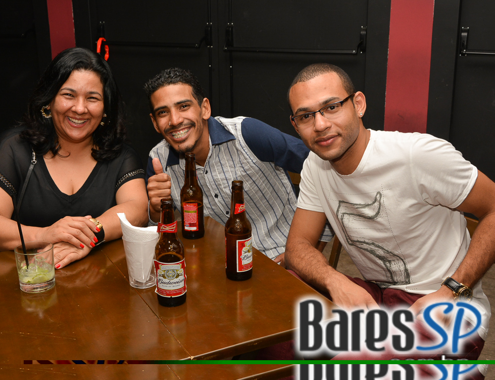 Lapa 40 Graus apresentou os sucessos do grupo Demônios da Garoa Lapa 40 Graus apresentou os sucessos do grupo Demônios da Garoa