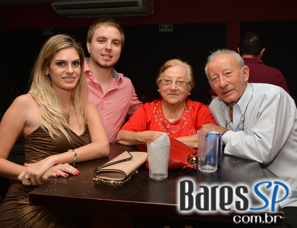 Lapa 40 Graus apresentou os sucessos do grupo Demônios da Garoa Lapa 40 Graus apresentou os sucessos do grupo Demônios da Garoa