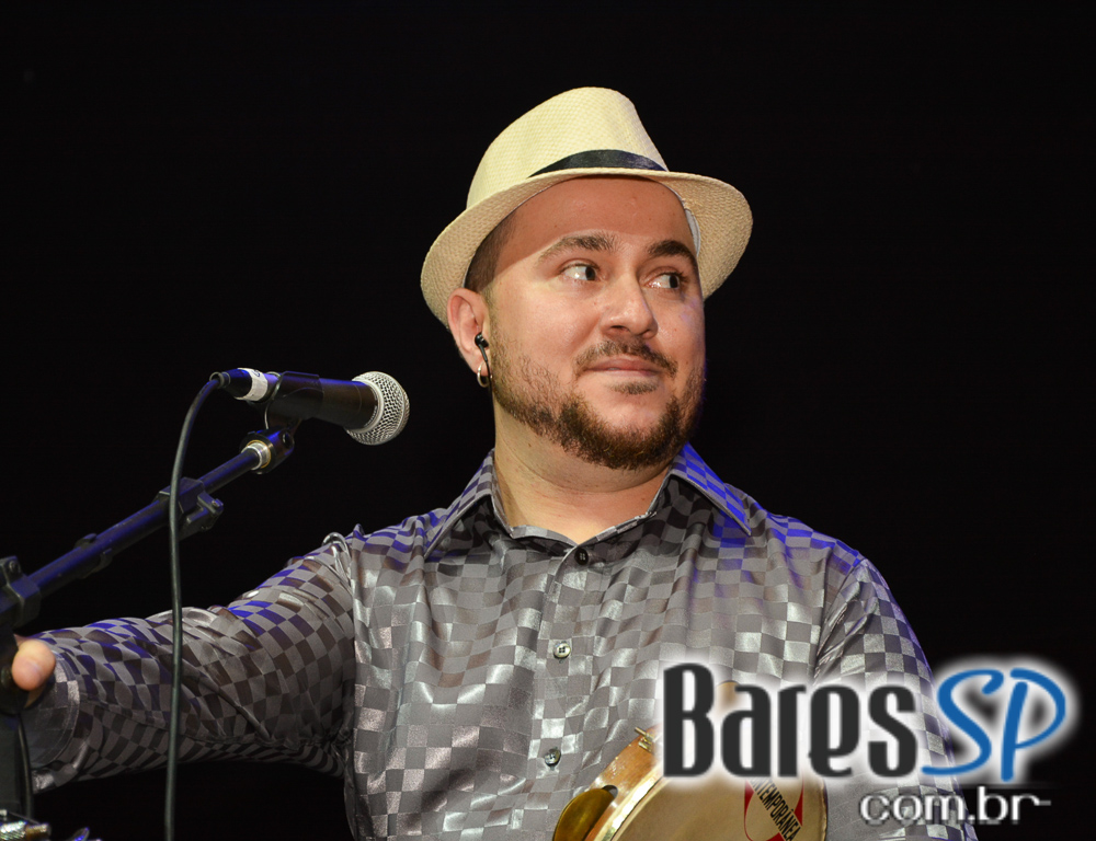 Lapa 40 Graus apresentou os sucessos do grupo Demônios da Garoa Lapa 40 Graus apresentou os sucessos do grupo Demônios da Garoa