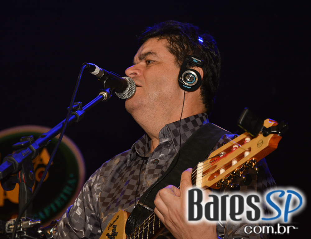 Lapa 40 Graus apresentou os sucessos do grupo Demônios da Garoa Lapa 40 Graus apresentou os sucessos do grupo Demônios da Garoa