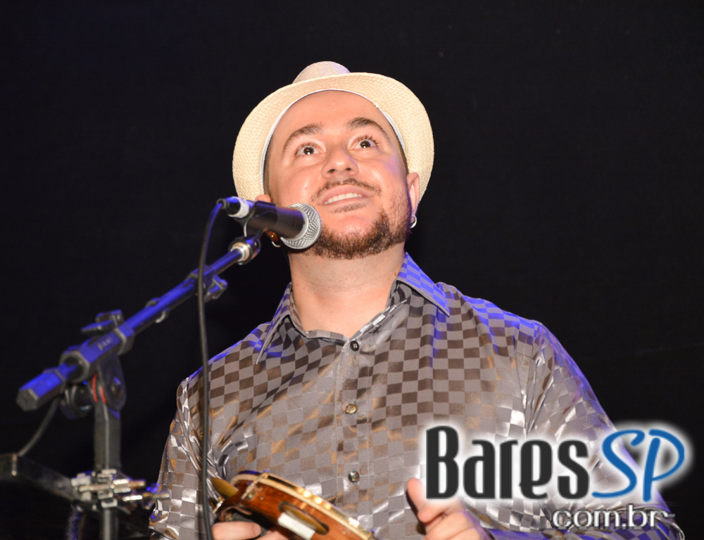 Lapa 40 Graus apresentou os sucessos do grupo Demônios da Garoa Lapa 40 Graus apresentou os sucessos do grupo Demônios da Garoa