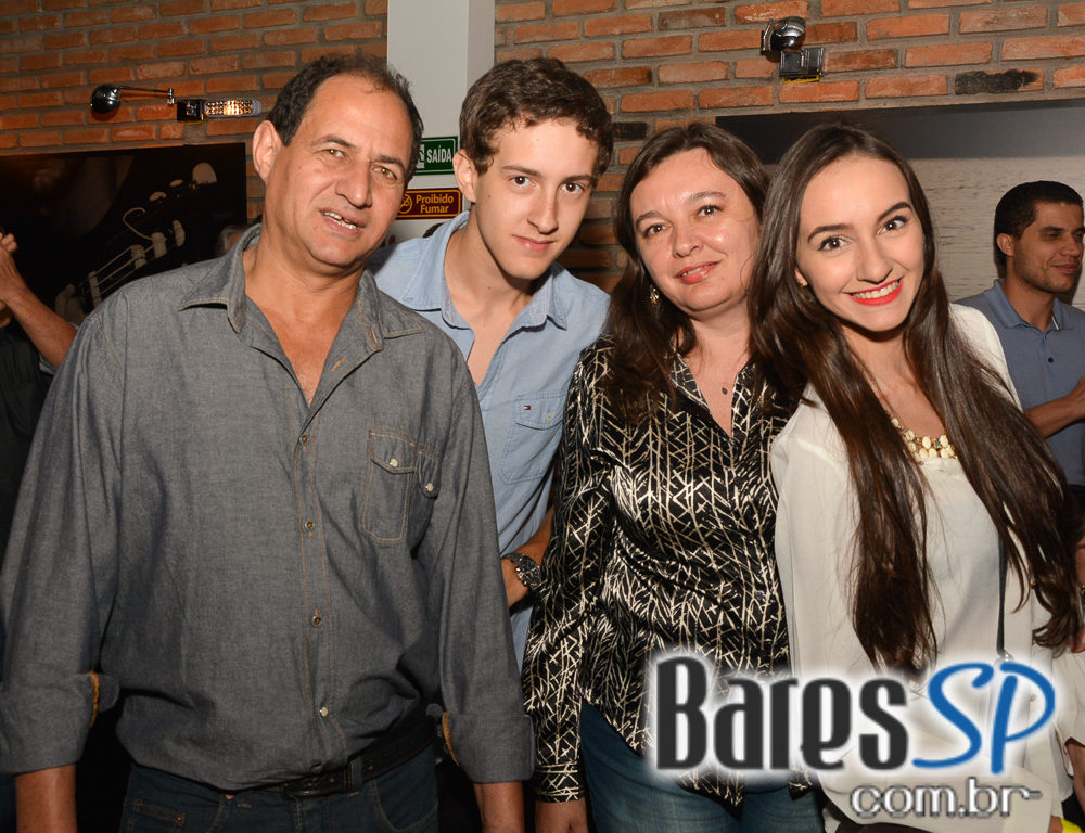 Lapa 40 Graus apresentou os sucessos do grupo Demônios da Garoa Lapa 40 Graus apresentou os sucessos do grupo Demônios da Garoa