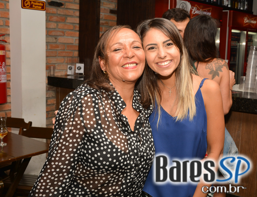 Lapa 40 Graus apresentou os sucessos do grupo Demônios da Garoa Lapa 40 Graus apresentou os sucessos do grupo Demônios da Garoa