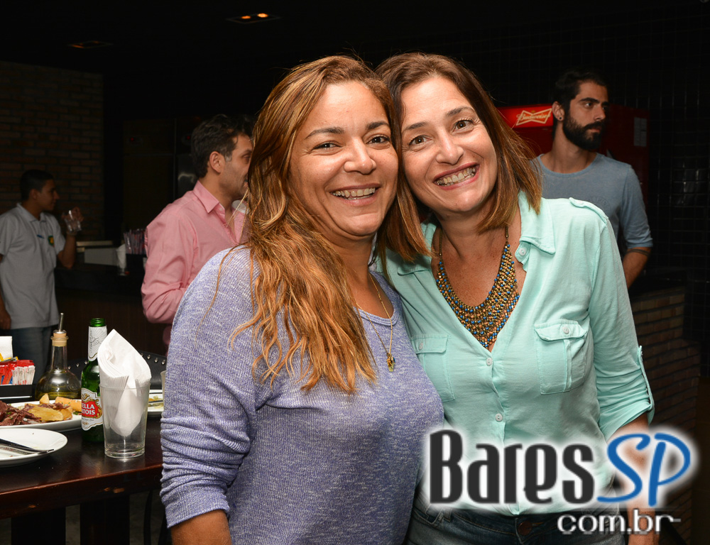 Lapa 40 Graus apresentou os sucessos do grupo Demônios da Garoa Lapa 40 Graus apresentou os sucessos do grupo Demônios da Garoa