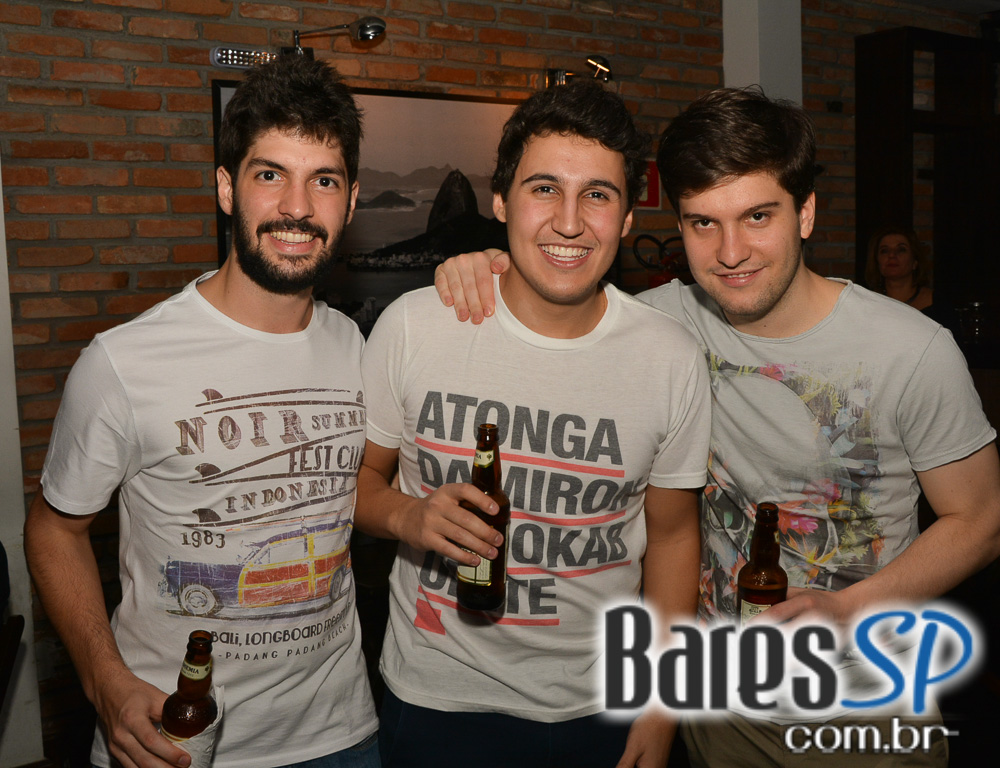 Lapa 40 Graus apresentou os sucessos do grupo Demônios da Garoa Lapa 40 Graus apresentou os sucessos do grupo Demônios da Garoa