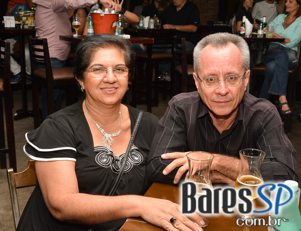 Lapa 40 Graus apresentou os sucessos do grupo Demônios da Garoa Lapa 40 Graus apresentou os sucessos do grupo Demônios da Garoa