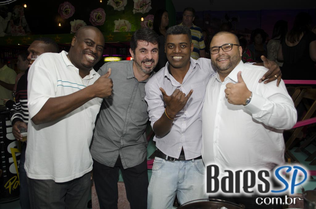 Bar Mangueira realizou sua reinauguração com show do Grupo Os Prettos e convidados Bar Mangueira realizou sua reinauguração com show do Grupo Os Prettos e convidados