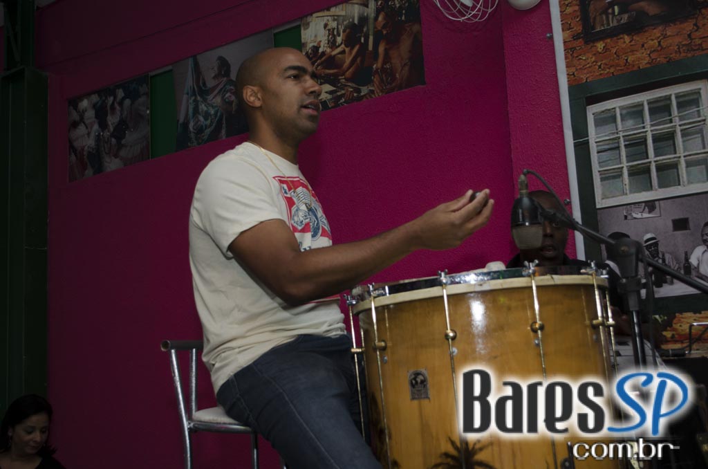 Bar Mangueira realizou sua reinauguração com show do Grupo Os Prettos e convidados Bar Mangueira realizou sua reinauguração com show do Grupo Os Prettos e convidados