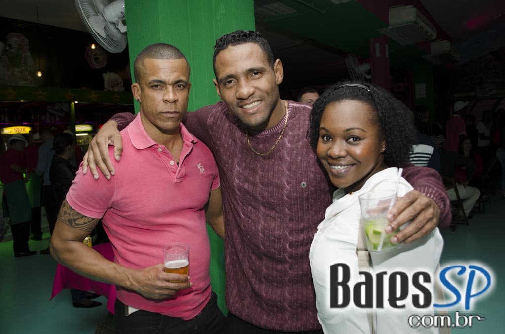 Bar Mangueira realizou sua reinauguração com show do Grupo Os Prettos e convidados Bar Mangueira realizou sua reinauguração com show do Grupo Os Prettos e convidados