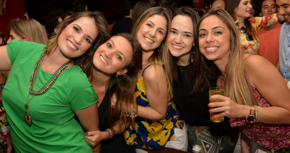 Grupo Molejo tocou sucessos do pagode no palco do Tatu Bola Bar sábado