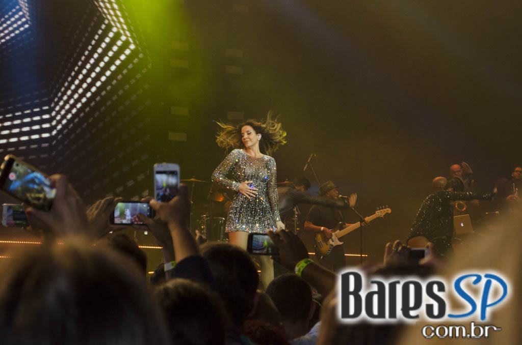 Ivete Sangalo cantou muito axé music em show no Espaço das Américas