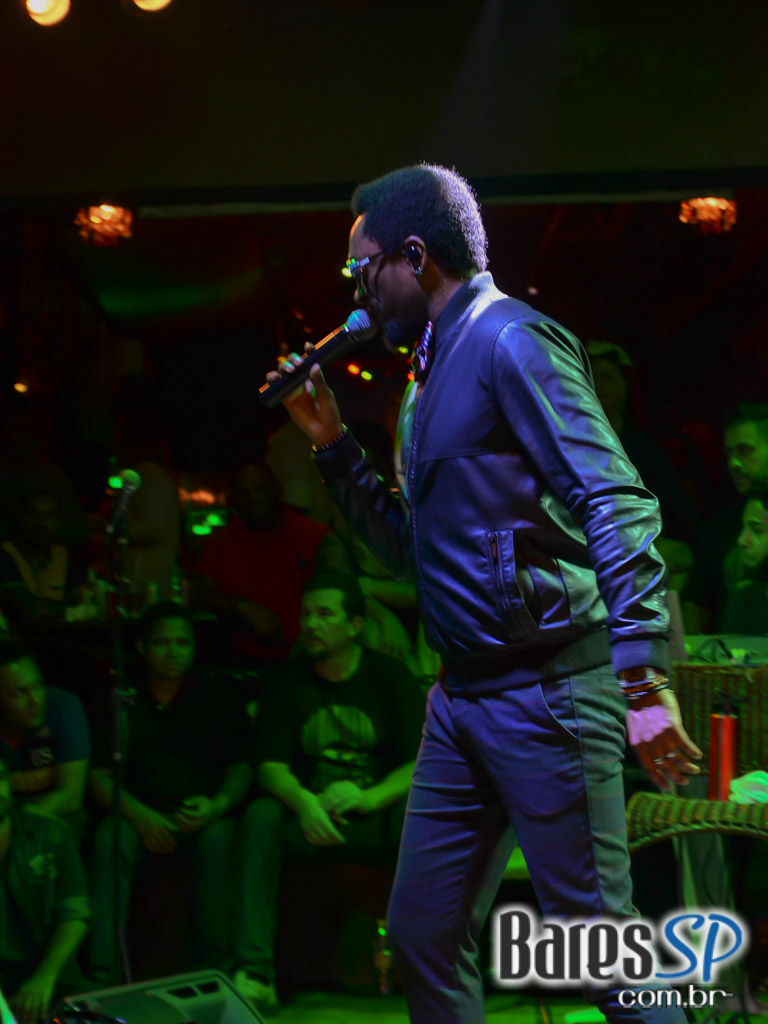 Ed Motta e Banda Serial Funkers agitaram a noite de sábado do Grazie a Dio! Ed Motta e Banda Serial Funkers agitaram a noite de sábado do Grazie a Dio!