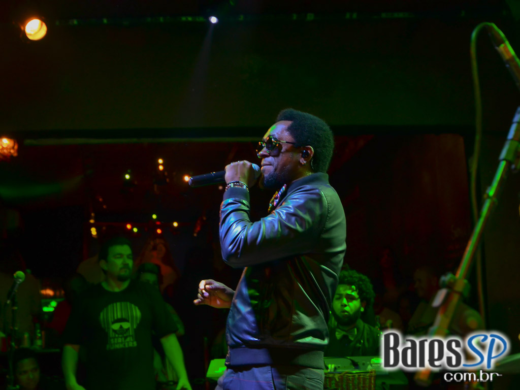 Ed Motta e Banda Serial Funkers agitaram a noite de sábado do Grazie a Dio! Ed Motta e Banda Serial Funkers agitaram a noite de sábado do Grazie a Dio!