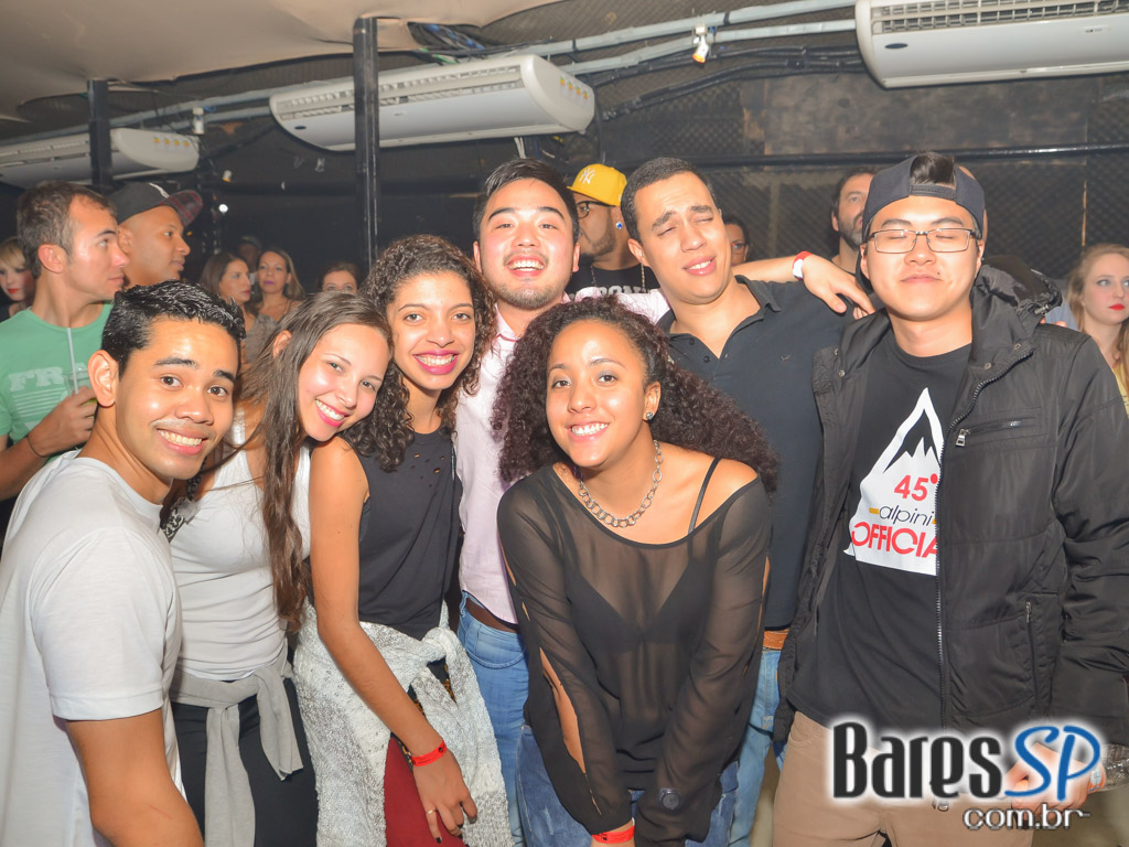 Ed Motta e Banda Serial Funkers agitaram a noite de sábado do Grazie a Dio! Ed Motta e Banda Serial Funkers agitaram a noite de sábado do Grazie a Dio!