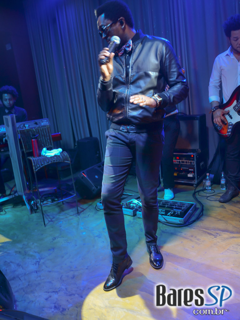 Ed Motta e Banda Serial Funkers agitaram a noite de sábado do Grazie a Dio! Ed Motta e Banda Serial Funkers agitaram a noite de sábado do Grazie a Dio!