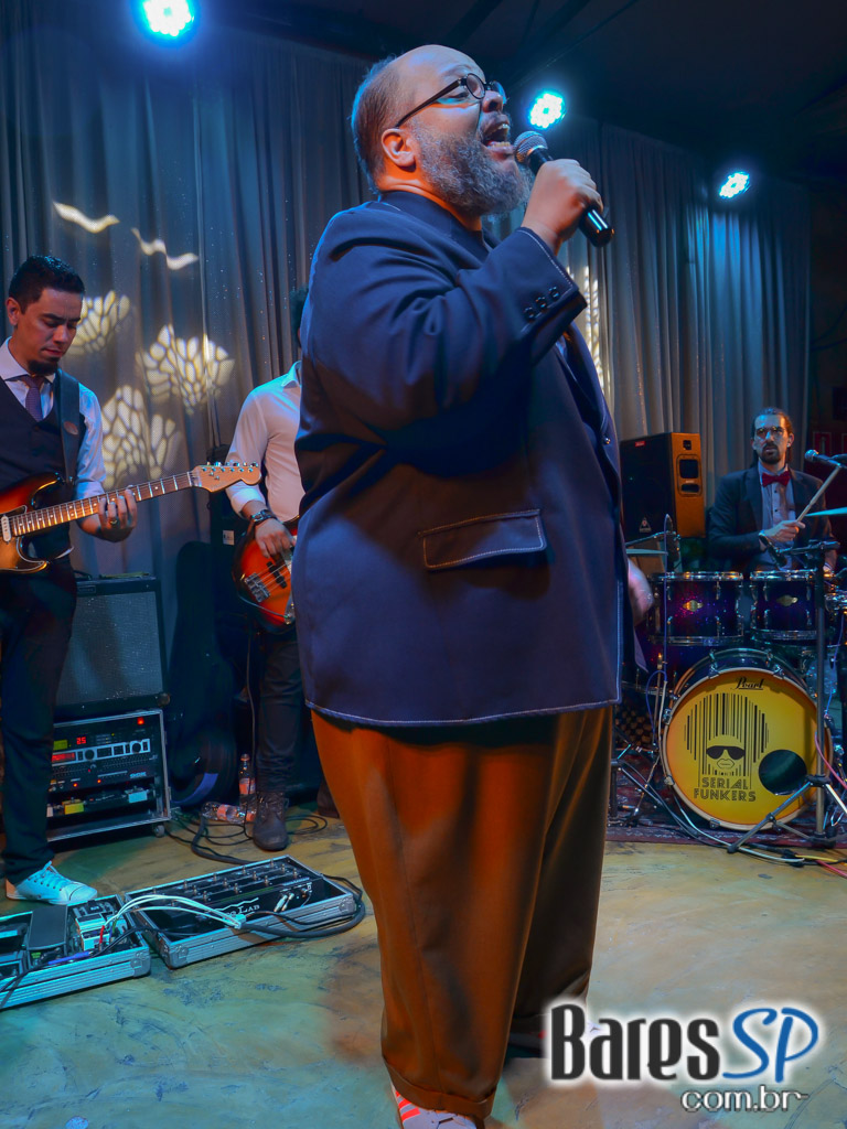 Ed Motta e Banda Serial Funkers agitaram a noite de sábado do Grazie a Dio! Ed Motta e Banda Serial Funkers agitaram a noite de sábado do Grazie a Dio!