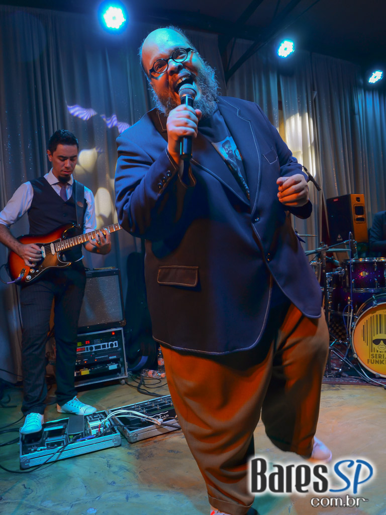 Ed Motta e Banda Serial Funkers agitaram a noite de sábado do Grazie a Dio! Ed Motta e Banda Serial Funkers agitaram a noite de sábado do Grazie a Dio!