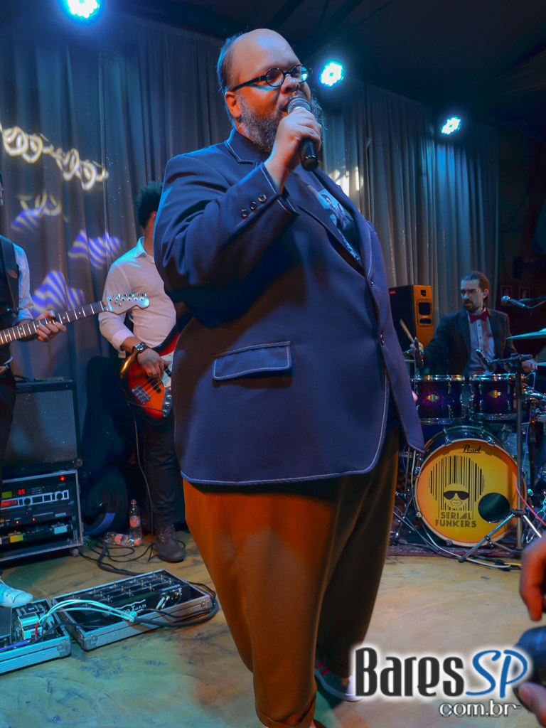 Ed Motta e Banda Serial Funkers agitaram a noite de sábado do Grazie a Dio! Ed Motta e Banda Serial Funkers agitaram a noite de sábado do Grazie a Dio!