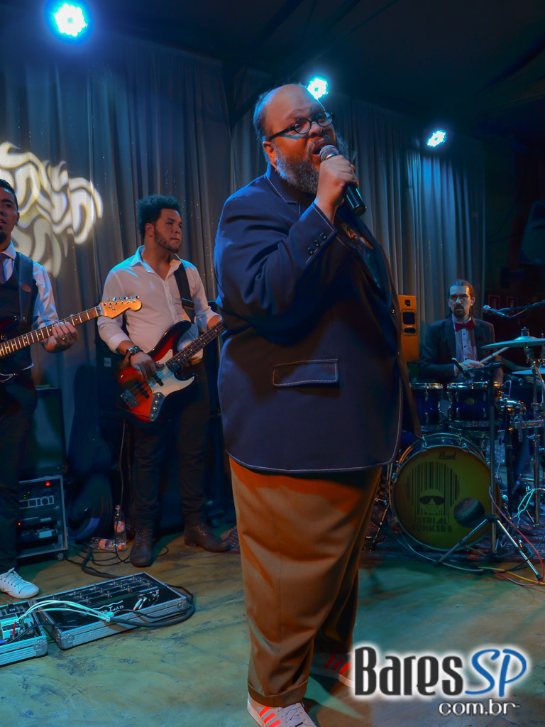 Ed Motta e Banda Serial Funkers agitaram a noite de sábado do Grazie a Dio! Ed Motta e Banda Serial Funkers agitaram a noite de sábado do Grazie a Dio!